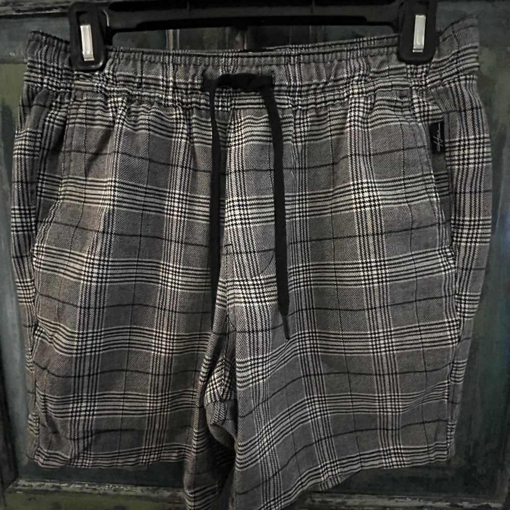 Hollister black and white plaid 7 inch shorts